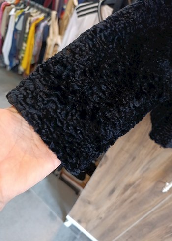 Nakış Detaylı Siyah Kısa Kürk Ceket - Görsel 2