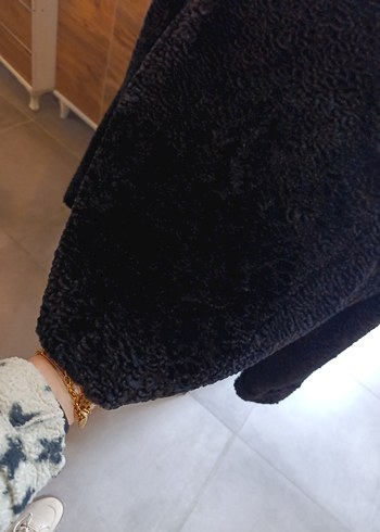 Nakış Detaylı Siyah Kısa Kürk Ceket - Görsel 4