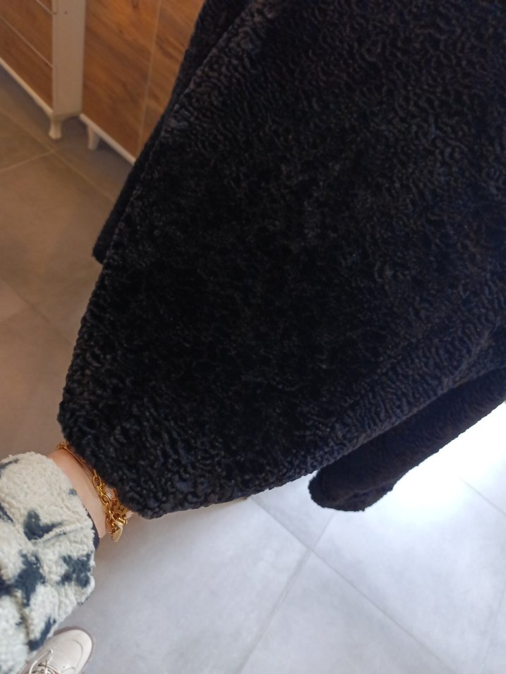 Nakış Detaylı Siyah Kısa Kürk Ceket - Görsel 4