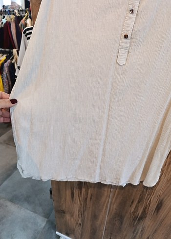 Düğmeli V Yaka Bej Keten Kadın Gömlek - Görsel 3