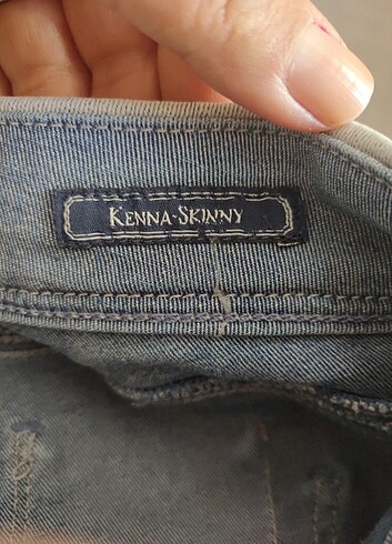 Kenneth Cole HİCBİR DEFORME YOKTUR