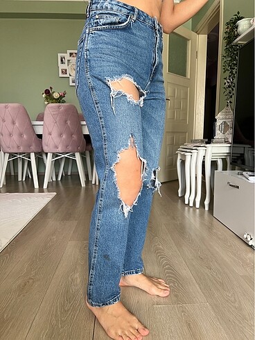 Zara Yırtık detayları olan kot pantolon