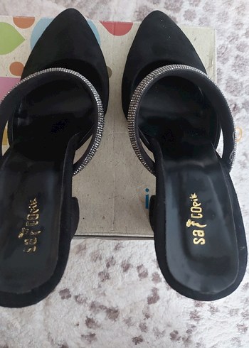 Siyah Parlak Tokalı Topuklu Kadın Ayakkabı - Görsel 4