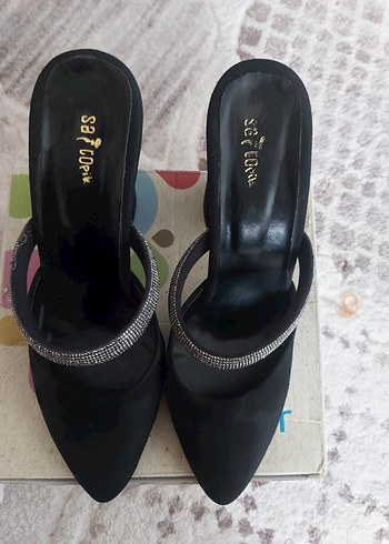 Siyah Parlak Tokalı Topuklu Kadın Ayakkabı - Görsel 2