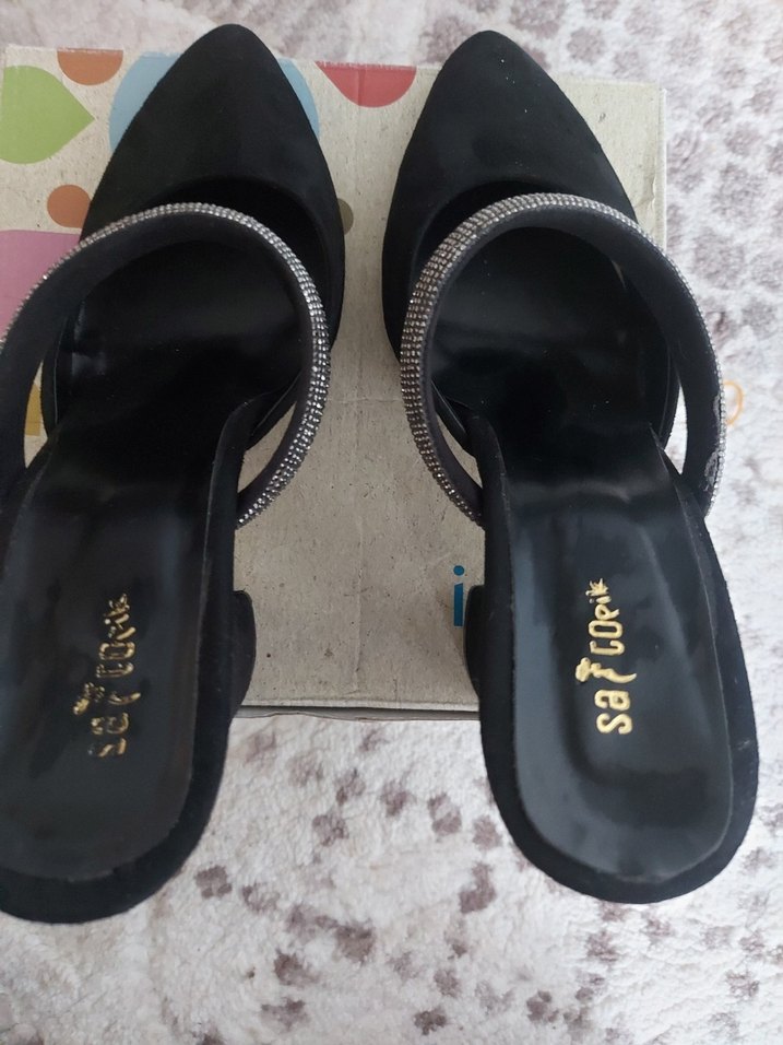 Siyah Parlak Tokalı Topuklu Kadın Ayakkabı - Görsel 4