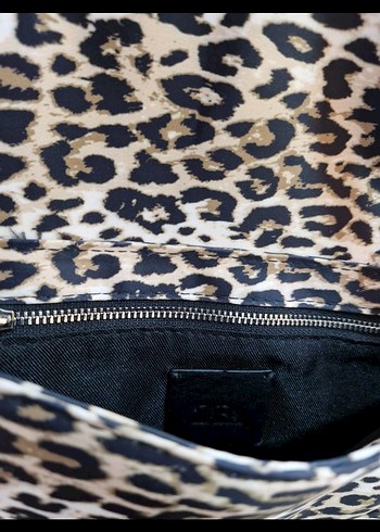  Beden zara saten leopar çanta