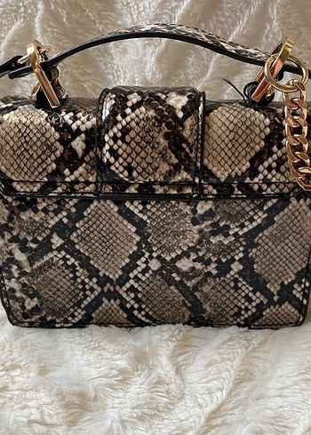 Zara Zara Zincir Detaylı Yılan Desenli Deri Çanta