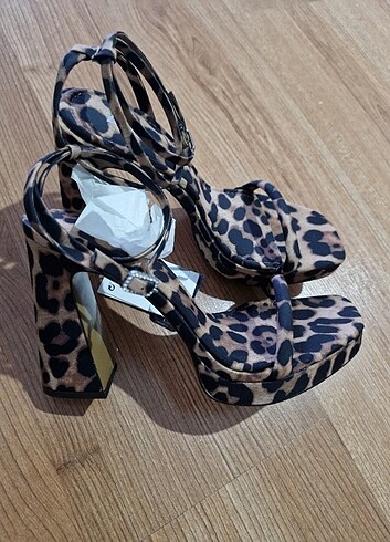 Zara leopar topuklu ayakkabı
