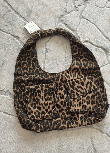 Pull&bear leopar desenli kanvas çanta