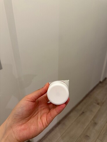 Diğer Solante acnes tinted SPF 50