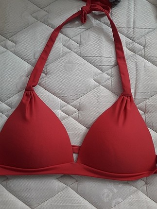 Pembe bikini üstü