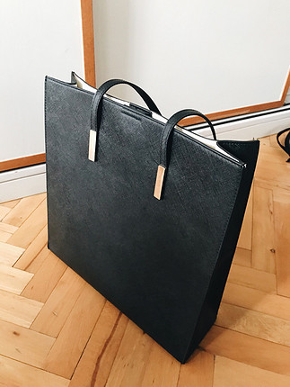 H&M siyah çanta.