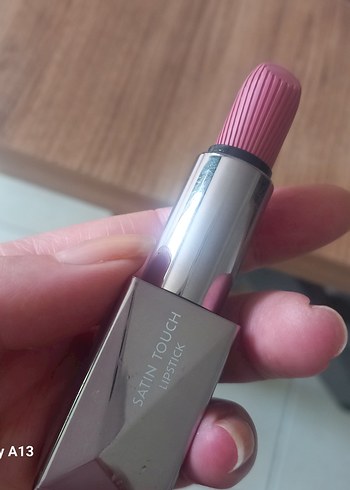 Beden pembe Renk Alix Avien Satin Touch Kalıcı Pembe Ruj 806 Candy Pink