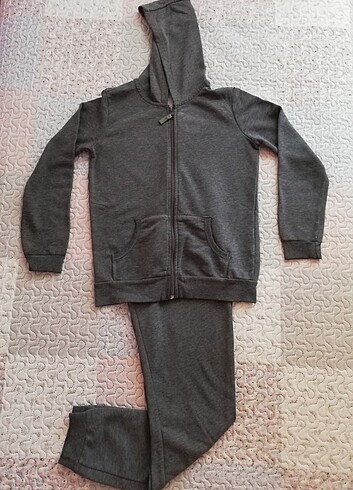 LC Waikiki kız çocuk eşofman takımı. 