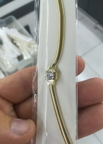Zincir Detaylı Altın Renkli Kadın Bileklik