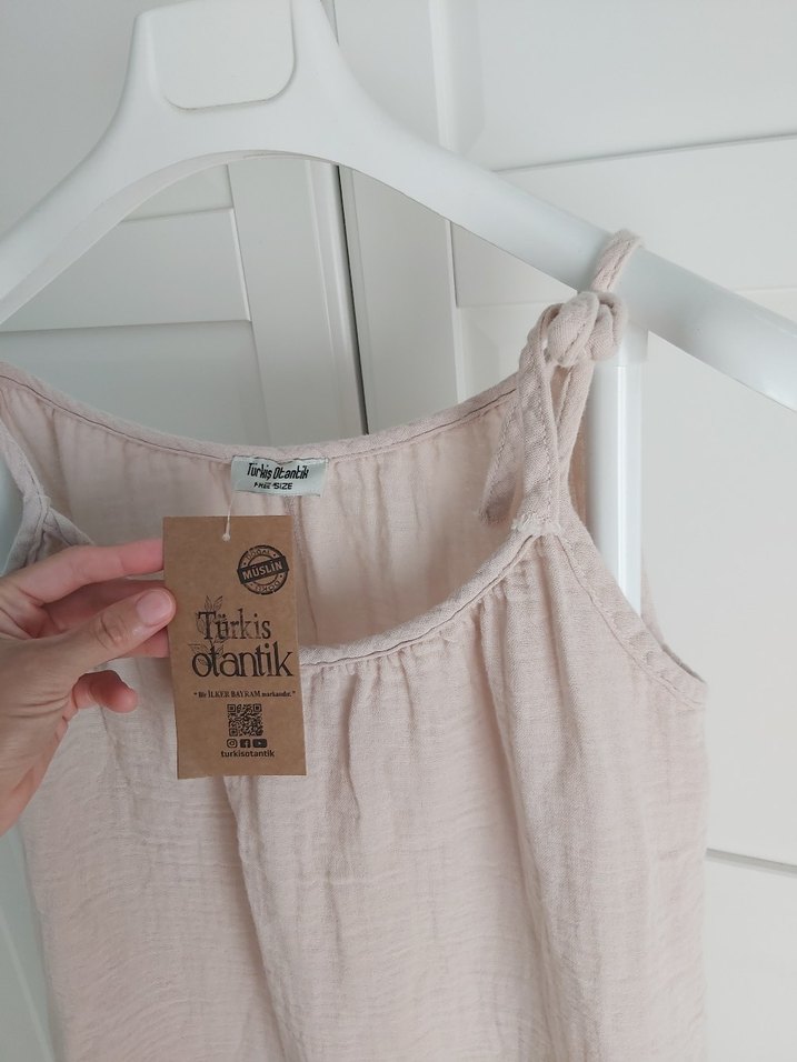 Yeni Otantik Müslin Bej Mini Askılı Rahat Elbise - Görsel 3
