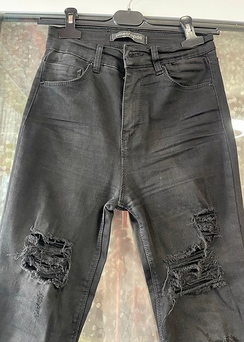 Siyah Yırtık Detaylı likralı Kot Pantolon - Görsel 2