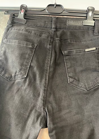 Siyah Yırtık Detaylı likralı Kot Pantolon - Görsel 4