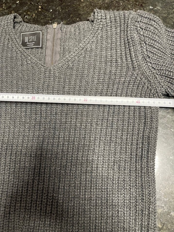 Gri V Yaka Örgü Kadın Kazak - Görsel 4