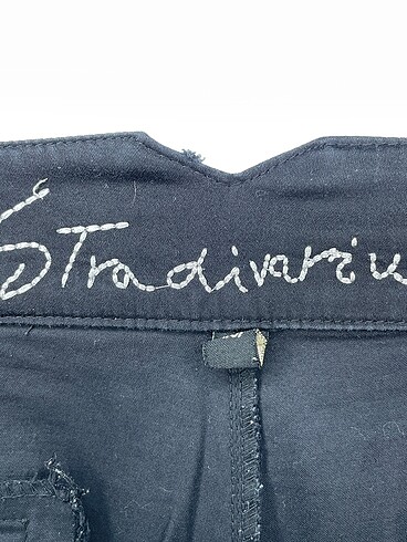 40 Beden siyah Renk Stradivarius Bermuda / Kapri %70 İndirimli.