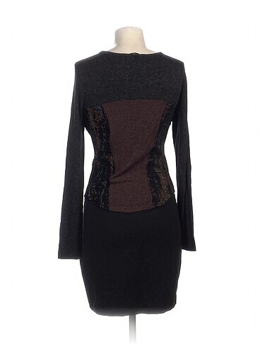 m Beden PreLoved Kısa Elbise %70 İndirimli.