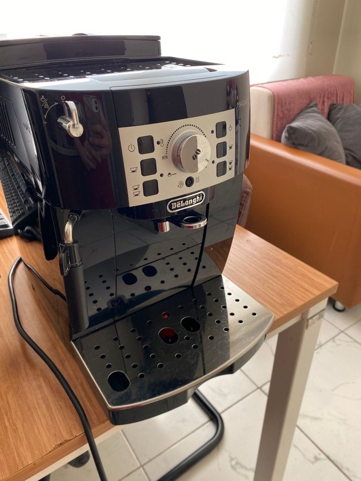 DeLonghi Siyah Kahve Makinesi - Görsel 2