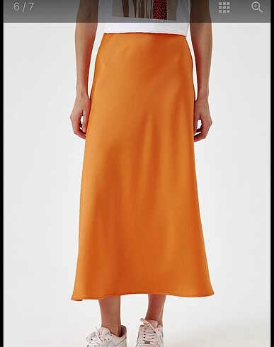 Zara Turuncu midi saten etek