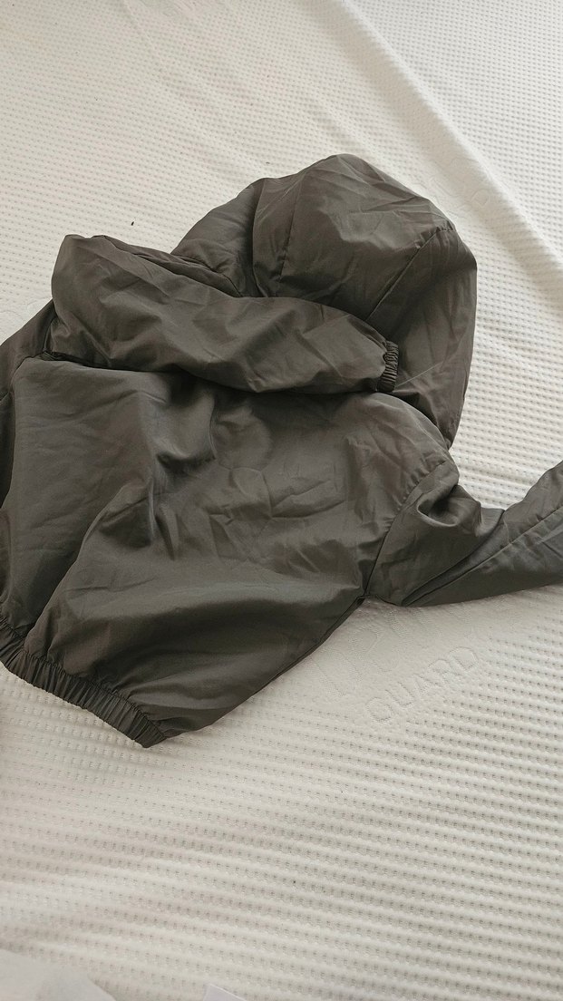 Gri Fermuarlı Yağmurluk - Görsel 4