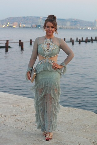 Raissa Vanessa Su Yesili Elbise