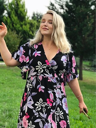 Floral desen elbise