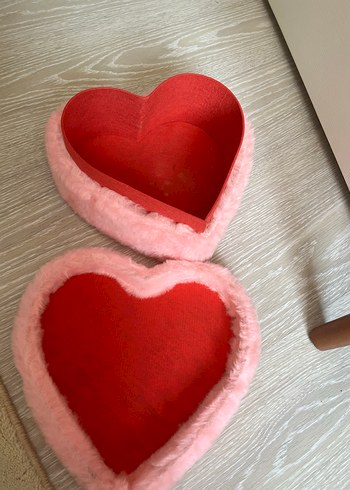 Beden Renk Pembe Kalp Şeklinde peluş kutu