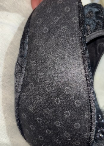 Siyah Kürklü Kadın Ev Terliği - Görsel 3