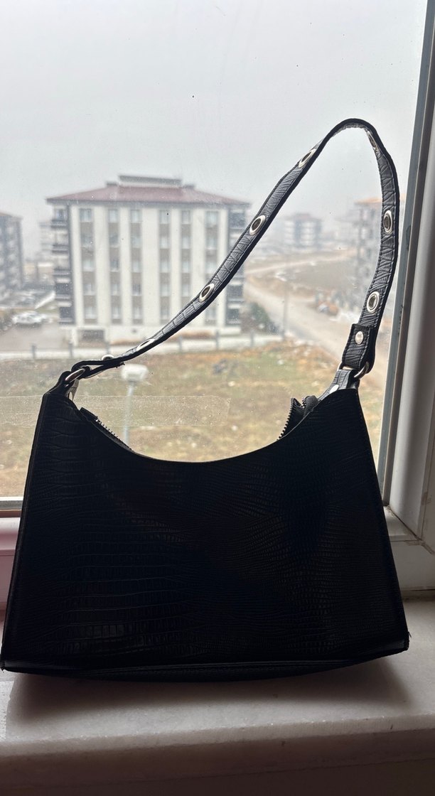 Siyah Çanta - Görsel 2
