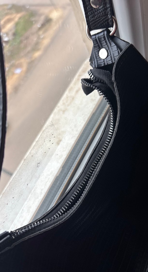 Siyah Çanta - Görsel 4