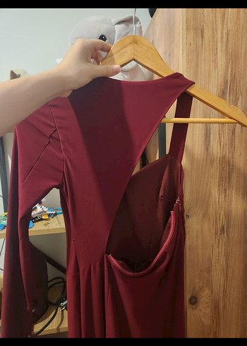 asimetrik kesim bordo abiye elbise - Görsel 5