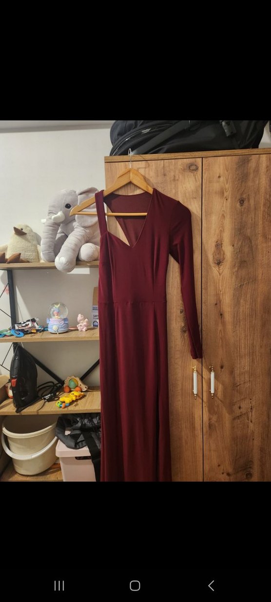 asimetrik kesim bordo abiye elbise - Görsel 4