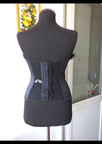 Siyah Kürklü Straplez Gotik Büstiyer - Görsel 5