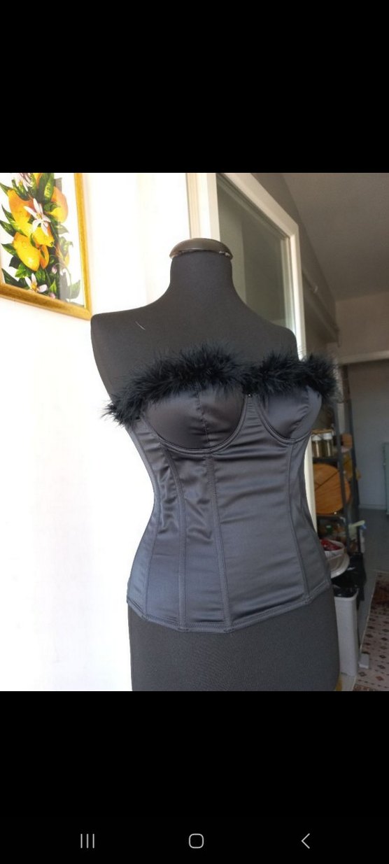 Siyah Kürklü Straplez Gotik Büstiyer - Görsel 2