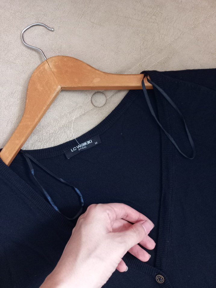 Lacivert V Yaka Düğmeli Kadın Hırka - Görsel 5