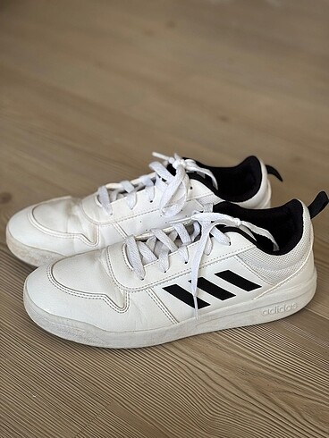 Adidas spor ayakkabı