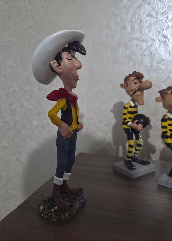 Red Kid ve Daltonlar Seti 
Renkli Animasyon Figürleri Seti - Görsel 3