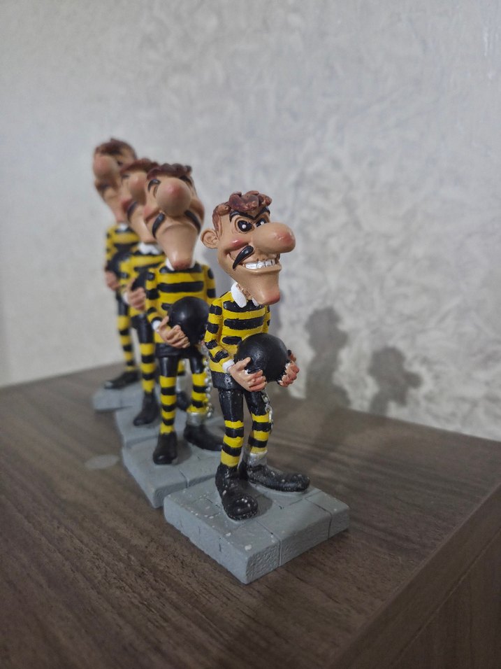 Red Kid ve Daltonlar Seti 
Renkli Animasyon Figürleri Seti - Görsel 4