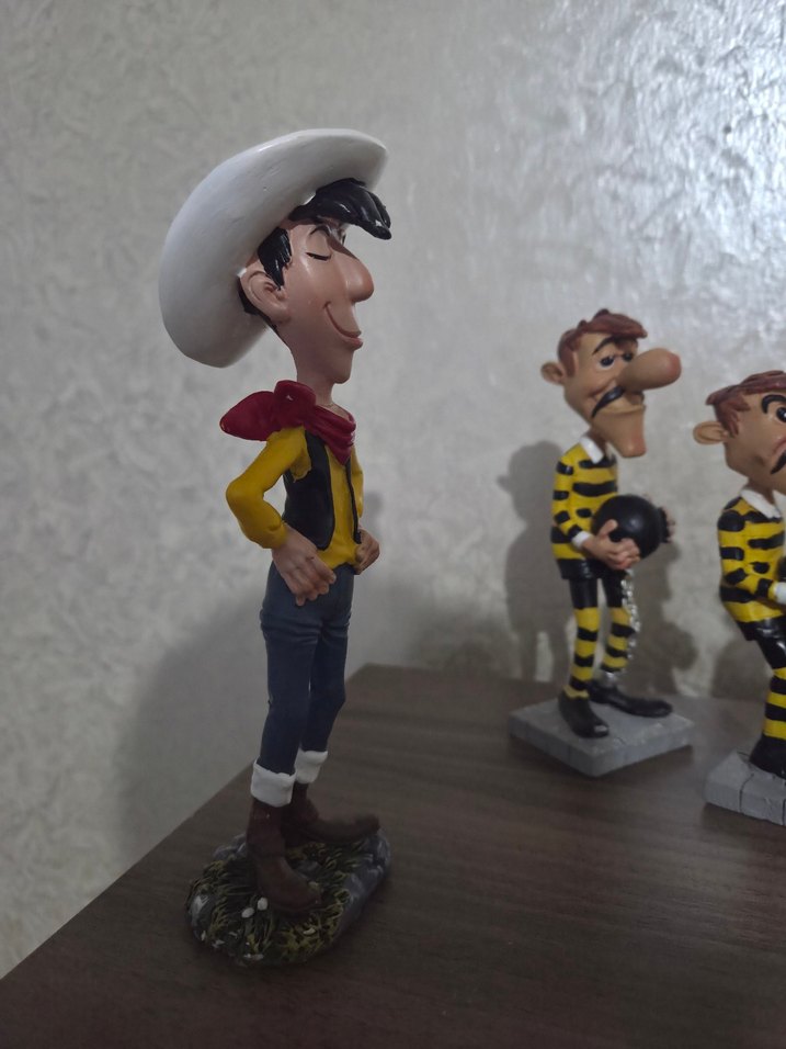 Red Kid ve Daltonlar Seti 
Renkli Animasyon Figürleri Seti - Görsel 3