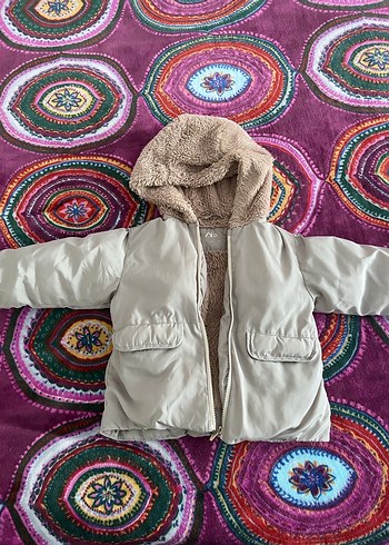 Zara Kız Çocuk Kapüşonlu Bej Peluş Detaylı Mont - Görsel 2