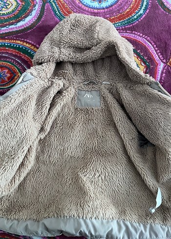 Zara Kız Çocuk Kapüşonlu Bej Peluş Detaylı Mont - Görsel 7