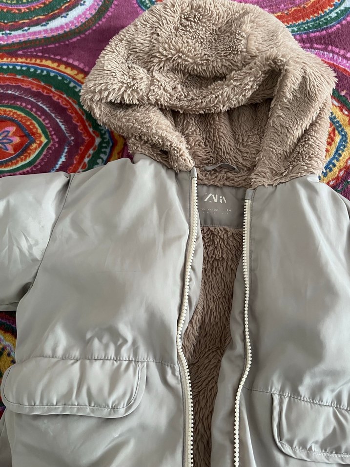 Zara Kız Çocuk Kapüşonlu Bej Peluş Detaylı Mont - Görsel 3