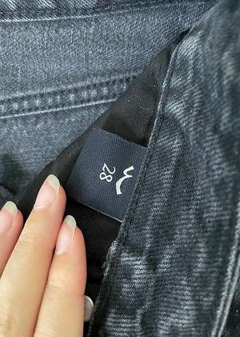 Siyah Yırtık Kesim Kadın Kot Pantolon - Görsel 2