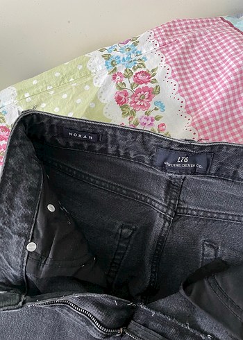 Siyah Yırtık Kesim Kadın Kot Pantolon - Görsel 3