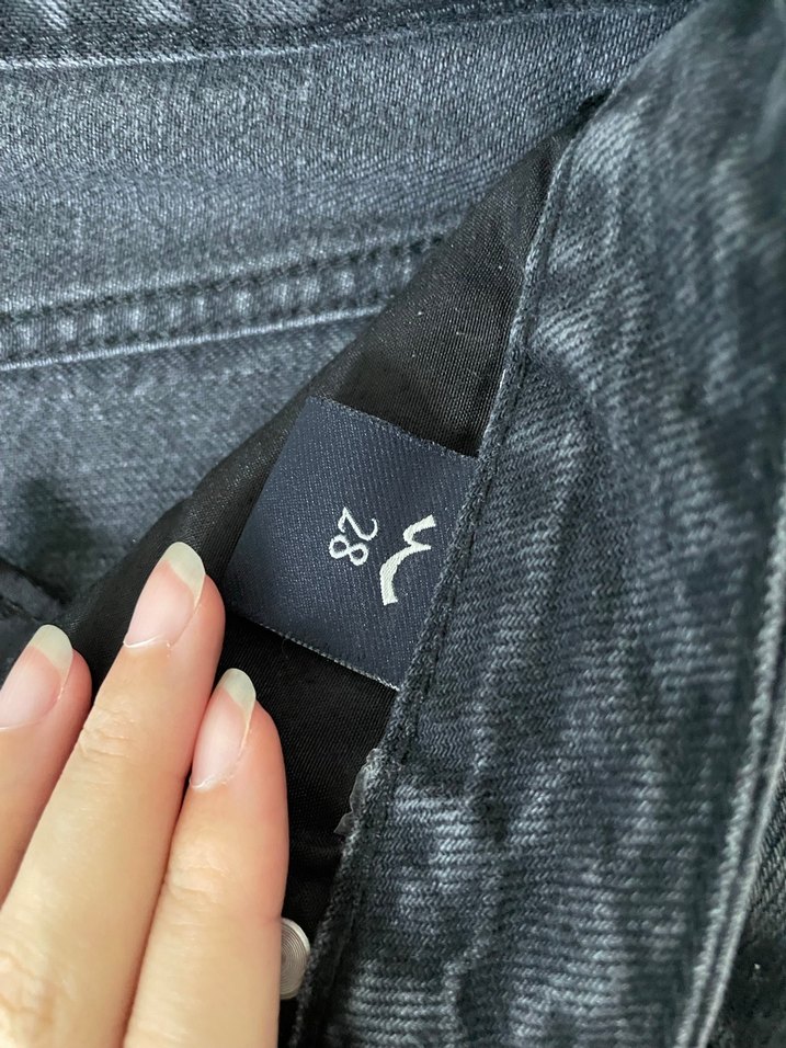 Siyah Yırtık Kesim Kadın Kot Pantolon - Görsel 2