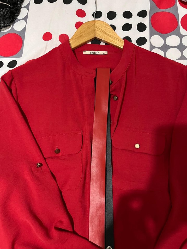 Kırmızı düğmeli tesettür elbise - Görsel 3